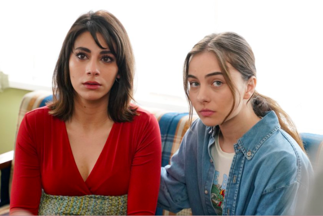 Salam oyuncu kadrosu ve hikayesi ile ilk blmlerde ilgi gsterse de dizi bir trl beklenen baary salayamad. aramba akamlar Kanal D'deki Sadakatsiz, ATV'deki Kurulu Osman, TRT'deki Kara Tahta'nn gerisinde kald.