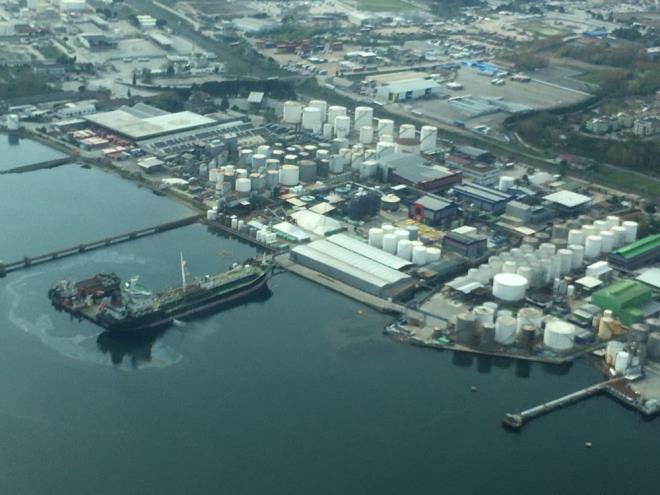 zmit Krfezi?ni kirlettii tespit edilen tanker gemiye, 5 milyon 882 bin 542 lira para cezas uyguland.