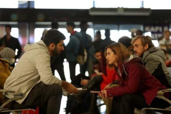 Ynetmen koltuunda Yaz Alp Akaydn'n oturduu dizinin barollerindeki oyuncularn yan sra kadroda, Aziz apkurt, Onur Bay, Leyla Tanlar, Aras Aydn, Levent lgen gibi birok baarl isim yer alyor.