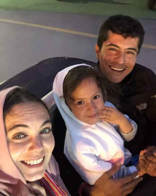 Daha nce Vildan Atasever ile evlenip boanan oyuncunun kz kardeinin de oyuncu olduu renildi.