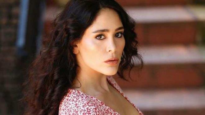 Genel olarak byk bir nyarg yaamadm aslnda. Yap olarak ne kadar agresif ve asi bir yanm olsa da her zaman yerimi bildiim iin beni tanyanlar nyargyla yaklamad hibir zaman. Belki halkta byle bir nyarg olabilir. Mahmut Tuncer'in kznn daha mutasp olmasn bekleyenler vardr ama ben yle deilim."