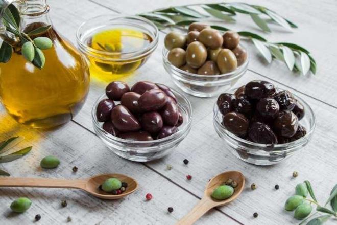 Karatay zeytin ekirdeklerinin pe atlmasna kar kt. Zeytin ekirdeklerininin yutulduunda zellikle vcuttaki kt kolesterol seviyesini drdnn altn izdi.