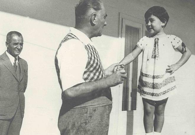 ?Trkiye Cumhuriyetinin, zellikle bugnk genliine ve yetimekte olan ocuklarna hitap ediyorum: Bat senden, Trk'ten ok geriydi. Manada, fikirde, tarihte bu byleydi. Eer bugn bat teknikte bir stnlk gsteriyorsa, ey Trk ocuu, o kabahat da senin deil, senden ncekilerin affedilmez ihmalinin bir sonucudur. unu da syleyeyim ki, ok zekisin!.. Bu belli. Fakat zekan unut!.. Daima alkan ol!?