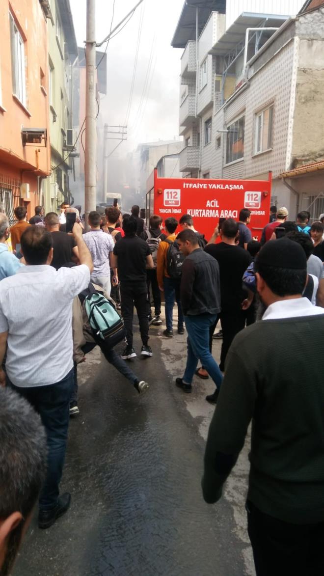 K K HAYATINI KAYBETT    Yangn sndren ekipler, eitim pilotu Furkan Otkun ve renci pilot Murat Avar'n yaamn yitirdiini belirledi.    Ekipler, uan ve zarar gren iki aracn enkazlarn kaldrmak iin alma balatt.    Cenazeler, Bursa Adli Tp Kurumu morguna gnderildi.    Bursa Valisi Yakup Canbolat, Yunuseli Havaalan'ndan eitim amal kalkan TC-UTT T2002JF model 2002 eitim uann muhtemelen teknik bir sebeple dtn syledi.