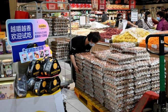 Chaoyang semtindeki ok sayda bina da karantina altna alnd. Yaklak 3,5 milyon nfuslu semtin tamamna  tur toplu nkleik asit testi yaplaca, semtte alanlarn ve yaayanlarn pazartesi, sal ve cuma gn teste tabi tutulaca akland.