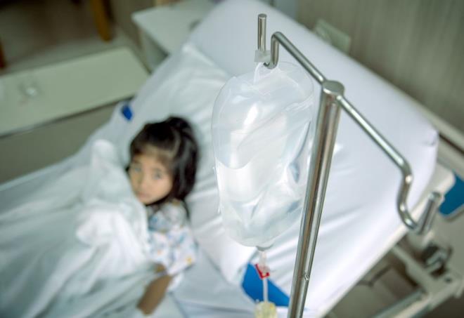 OCUKLARIN OU BE YAINDAN KK    Bununla birlikte, hepatit hastalndan etkilenen ocuklarn ounun be yanda veya daha kk olduu belirtildi. Ayrca genelinde gastroenterit hastal semptomlar (ishal ve mide bulants), ardndan sarlk veya ciltte ve gzlerde sararma (karacierin mcadele ettiinin bir iareti) vard.