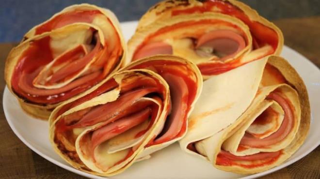 MALZEMELER  <br>  4 yemek ka yourt (rplm)  2 adet yumurta  3 yemek ka sv ya  1 ay ka tuz  2 adet yufka  100 gram szme peynir  100 gram rendelenmi kaar peyniri  1/2 demet maydanoz