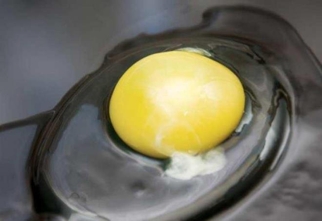 Yumurtada bu beyaz ksmn bulunmasnn civcivle hibir ilgisi bulunmuyor.