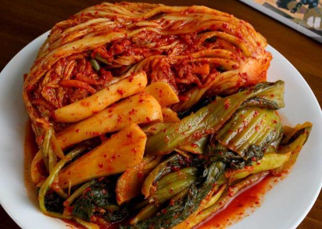 Bu sayede de kalp ve damar hastalklarnn nene geer. Kalp fonksiyonlarn yeniler. Birmingham niversitesi'nin yapt almada ise gl bir antibiyotik etkisi olduundan yemekle beraber tketildiinde besinlerin fayda orann artrr.