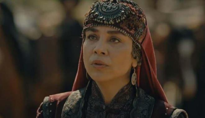 Mide kltme ameliyat geirdikten sonra 60 kilo verip 50 kiloya den oyuncu Yeim Ceren Bozolu son paylamyla dikkatleri zerine toplad.