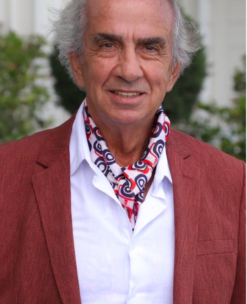 90'lardaki "Se Bakalm" yarmas ile nlenen oyuncu son olarak Kanal D'nin sevilen dizisi Camdaki Kz'da Cana'nn babasna hayat verdi. Ayrca "at Kat Ak" dizilerinde de rol ald. Ayrca sinemada ve reklamlarda sesi ile hayat veriyor.