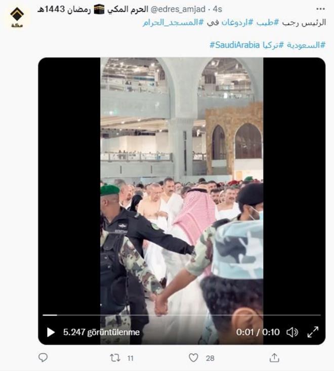 Cumhurbakan Erdoan'a; Cumhurbakanl Szcs brahim Kaln, Milli Savunma Bakan Hulusi Akar, ileri Bakan Sleyman Soylu, Ticaret Bakan Mehmet Mu, Adalet Bakan Bekir Bozda ile Kltr ve Turizm Bakan Mehmet Nuri Ersoy'un da elik ettii grld.