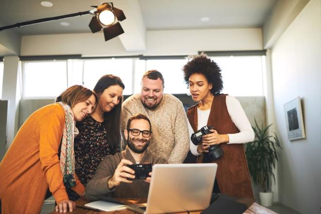 ?Grsel odak, bilisel odaklanmann byk bir bileenidir. Ekrana odaklandnzda ve ortamn geri kalann filtrelediinizde, bu, greve nasl yaklatnza da yansyor. Yaratclk iin benzersiz bir ekilde kt nk daha geni bir bak asn  engelliyor.?