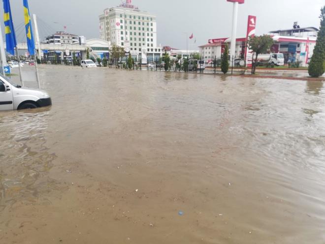 Saanakla birlikte birok alt geidi sularla doldu.