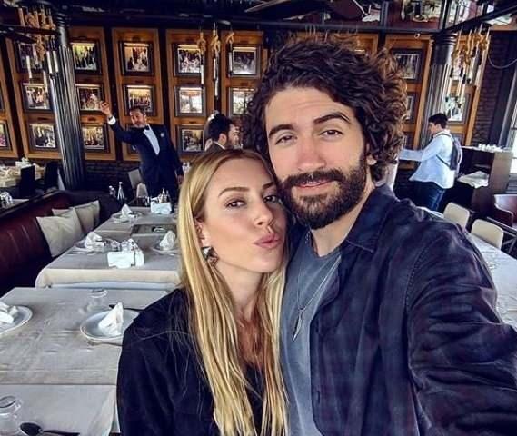 Kobal'n kardeini ilk kez grenler aknln gizleyemedi. Ksa srede beeni yamuruna tutulan paylama hayranlar tarafndan, "ki karde bu kadar m benzemez" eklinde yorum geldi.