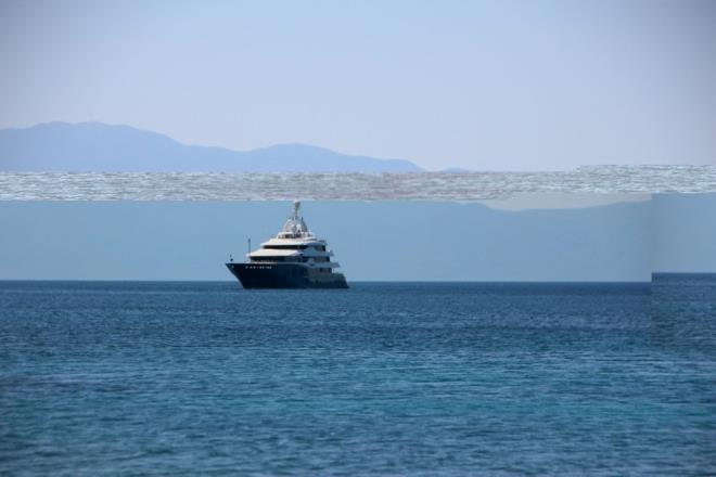 Yata nceki gn Fethiye Liman'nda Aliaa Rafinerisi'nden tankerle getirilen akaryakt ile yiyecek ve iecek ikmali de yaplmt.