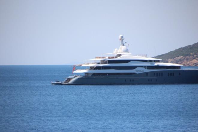 2010 ylnda retilen, 100 milyon dolar deerindeki 14 misafir ve 19 mrettebat kapasiteli yat, saatte 16 knot hza ulaabiliyor.