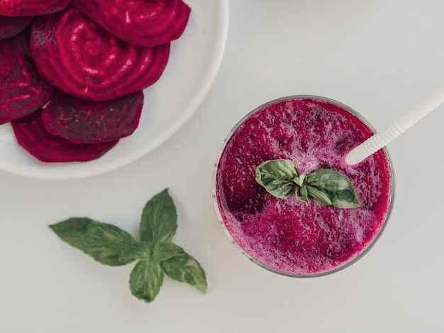 Dr. mit Akta?tan Mikrobiyom ecei tarifi  <br>  MALZEMELER:  <br>  - Yarm su barda ev yourdu ya da kefir     - 1 adet avokado    - 1 adet orta boy krmz pancar    - 1 yemek ka keten tohumu    - 1 baparma byklnde taze zencefil    - 1 ay ka zerdeal      - 2 yemek ka zeytinya    - 1 yemek ka ev sirkesi    - 1 di sarmsak (tercihe bal)     - 1 tutam kaya tuzu