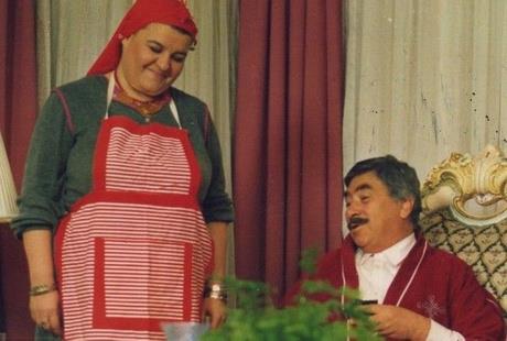 "Hayatmn hatasn yaptm" diyen 73 yandaki sanat, "Tekin Akmansoy ile 1976?da, zmir Fuar?nda sahneye ktm. Kontratmda yazl; baka i yapacaksam izin almalym." dedi.