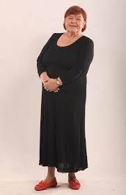 Defne Yalnz, Ankara Devlet Tiyatrosu'nun snavlarn kazanm, burada Cneyt Gker ve Mahir Canova hocaln yapmt.