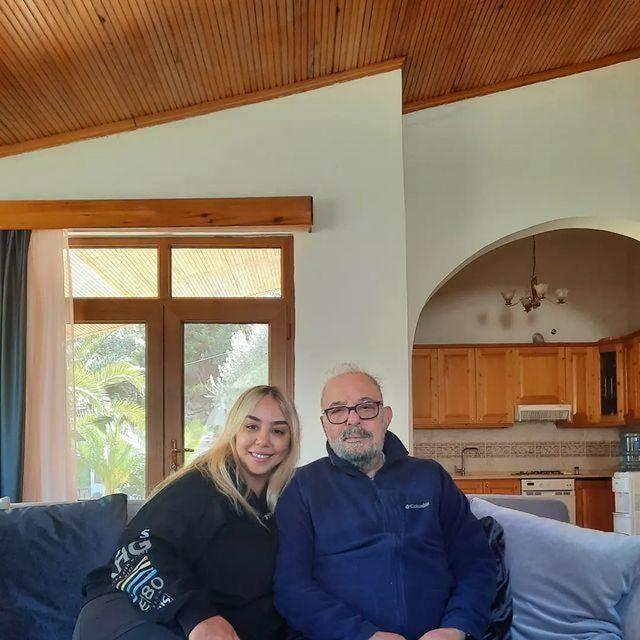 Tayfur'un beyazlayan salar ve sakal olduka dikkat ekti.