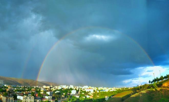 HA'nn haberine gre; gnein kmasnn ardndan ehrin stnde gkkua olutu. Kartpostallk grntleri aratmayan o anlar, fotoraf karelerine yansd.