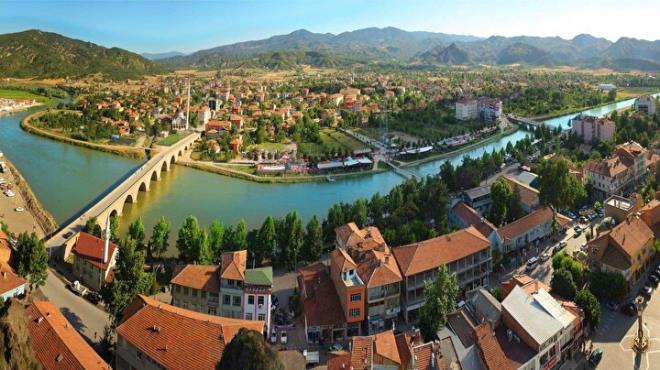 ORUM  Erkek: 75.6  Kadn: 81.1  Genel Ortalama: 78.3  <br>  NDE  Erkek: 75.4  Kadn: 81.3  Genel Ortalama: 78.4  <br>  ELAZI  Erkek: 76  Kadn: 80.9  Genel Ortalama: 78.5  <br>  KARABK  Erkek: 75.5  Kadn: 81.7  Genel Ortalama: 78.5  <br>  OSMANYE  Erkek: 75.9  Kadn: 81.3  Genel Ortalama: 78.6