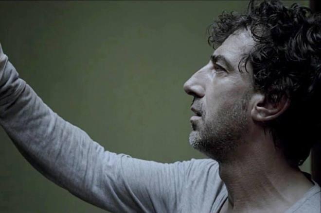 "karttmda da ben benim. Karton karakter olarak deil, Erhan olarak sokakta dolatmda kendime ait bir hayat yaayabiliyorum. hretli bir adam olmu olsaydm bu kadar uzun sreli retim iinde olmayabilirdim."