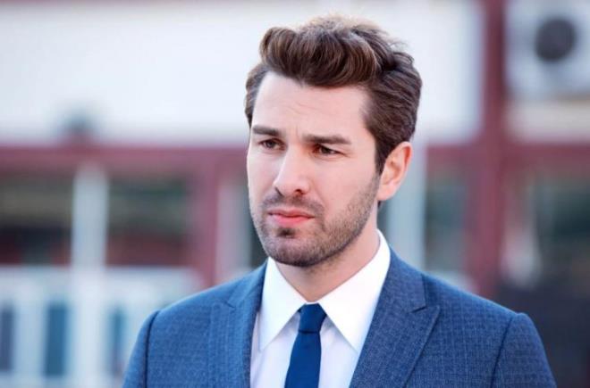 Baarl oyuncu, 2013 ylnda "Ak Emek ster" adl dizide yine barol olarak seyircinin karsna kan oyuncu, Demir karakterine hayat verdi. Bu projede Ekin Trkmen ve Mge Boz ile birlikte rol ald.