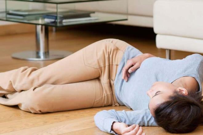 Uzmanlar bu durumlarn yaanmamas iin a karna kahve ve ayn tketilmemesi gerektiinin altn izdi. Aksi halde vcudun enerji depolar kafein maddesi tarafndan paralanr. Sinir sistemindeki hcreler ak bozulan kan yznden beyne tam bir sinyal veremez. abuk yorgunluk ve sinir haline neden olur.