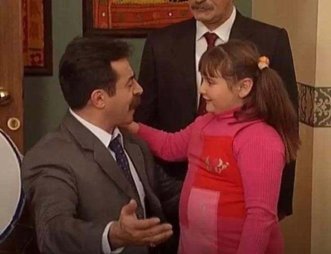 Levent lgen'in canlandrd 'Hallederiz Kadir'in sevimli minik kz Ceren'e hayat veren Jale Azakl, rportaj verdi. Habertrk'e aklamalarda bulunan Jale Azakl, merak edilenleri yantlad. Oyunculua nasl baladn anlatan Azakl, unlar syledi: