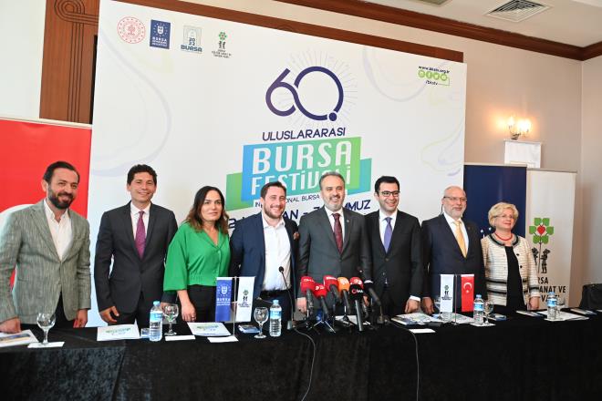 Dolu dolu festival<br>&#8232;Bursa'nn 2022 Trk Dnyas Kltr Bakenti olduunu da hatrlatan Bakan Alinur Akta, festival cokusunun bu kapsamda daha da byyeceini belirtti. Ayn tarihlerde Bursa'da Trk Dnyas'ndan farkl ekipleri de arlayacaklarn anlatan Bakan Akta, 12 Haziran-7 Temmuz tarihleri arasnda yaplacak 60. Uluslararas Bursa Festivali kapsamndaki etkinlikler hakknda bilgi verdi. 34. Uluslararas Altn Karagz Halk Danslar yarmasnn da 2-7 Temmuz tarihlerinde gerekletirileceini dile getiren Bakan Akta, ?Geleneksel hle gelen yarmamza da 22 lkeden 800 dans katlm salayacak. ki senedir yapamadmz organizasyona da ciddi zlem olutu. Bu yarmay 17 ilemize yayacaz. Ayrca bu festivali tamamen BKSTV yapyor. Emei geen herkese teekkr ediyorum. Kltr ve Turizm Bakanl'mza da desteklerinden tr teekkr ediyorum. Sanatseverleri, iki senelik dinlenmenin ardndan dolu dolu geireceimiz festivale bekliyoruz. Bursa'mza hayrl olsun' diye konutu.&#8232; Bakan Akta, 1 Temmuz'da BKSTV zel Gecesi?nde Nilfer Kadn Korosu?nun zel gsterimi ile farkl bir organizasyona imza atlacan da szlerine ekledi.&#8232;