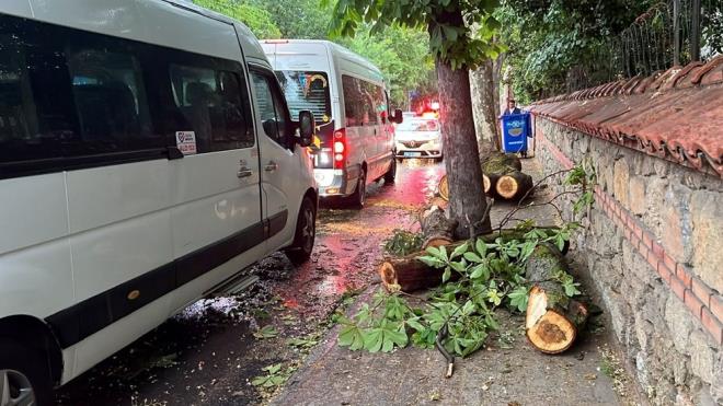 stanbul'da saanak ve iddetli rzgar etkili oluyor.