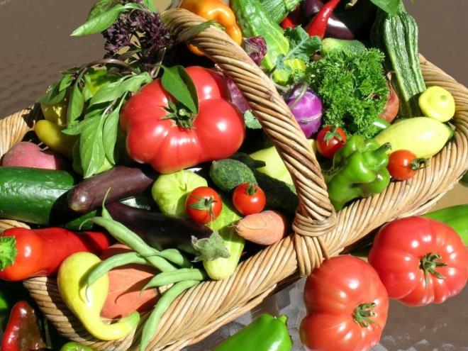 Vitamin ve mineral bakmndan olduka zengin olan baz besinlerin kabuklar da kendileri kadar fayda salar. Uzmanlar bu yzden kabuklarn da deerlendirilmesi ve ifa amal tketilmesini neriyor. Bunlar arasnda da en ilginci fndk kabuklardr. Fndk kabuklar yzyllardr aratrlyor. eriinde aktif bileen sayesinde kanserli hcreleri dzenler. Faydas kabuunda olan besinler hangileridir? Fndk kabuklarn sakn pe atmayn!