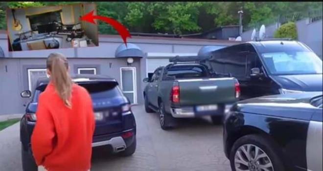 EVYLE KEND LGLENYOR <br>  Bahe iindeki lks evlerinin dekorasyonu ile kendisi ilgilenen Yasemin efkatli, ektii fotoraflar sosyal medya hesabnda takipileriyle paylamt. Salonda yer alan mobilyalar iin aksesuar seimine balayan nl isim, evin holne byk bir tablo asmt. efkatli evinin son halini takipileriyle paylamay ihmal etmemiti.