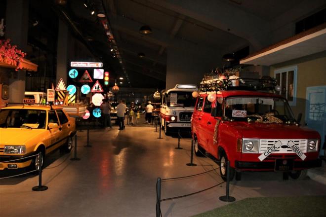 2 bin 800 metrekare byklndeki mzede siyaset, sinema, havaclk alannda Trk tarihine izler brakan nostaljik otomobil, motor ve uaklar sergileniyor.