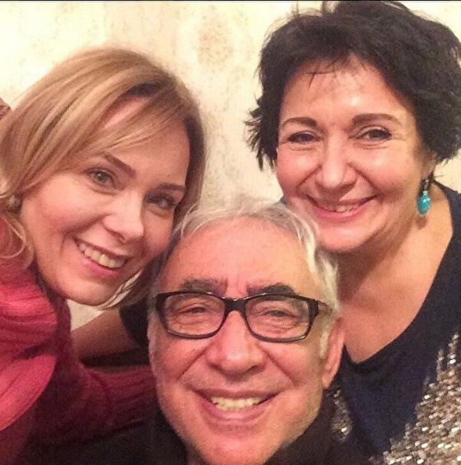 nci en, 1953 ylnda stanbul?da dnyaya gelen nci en, ktisadi ve Ticari limler Akademisi'nden mezun oldu.