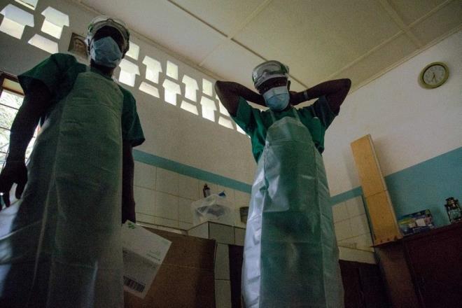 EK AILARI VRSE KARI YZDE 85'E KADAR ETKL    Maymun iei vakalarnn baka lkelere yaylarak kresel salgna dnme ihtimali tartlrken, virsn lm riskine kar etkili bir ann olup olmad da merak ediliyor.    Konuya ilikin ngiltere Salk Gvenlii Ajans, maymun iei virs iin zel bir a olmadn, ancak iek hastal asnn bir miktar koruma saladn belirterek, ihtiya duyulanlara ann teklif edildii bilgisini paylat.    Dnya Salk rgt (DS) verileri de iek hastaln yok etmek iin kullanlan alarn maymun iei virs hastalna kar da yzde 85'e kadar etkili olduunu gsteriyor.