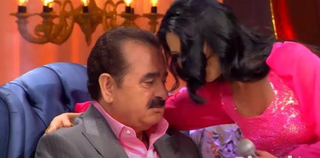 Olayn ardndan yapm ekibi devreye girdi. "brahim abi beni kovma" diyen Ankaral Diner, "Tamam imdi benim elenceli arklarmdan birisini syleyeyim" szleriyle ortamn yumuamasn salad.