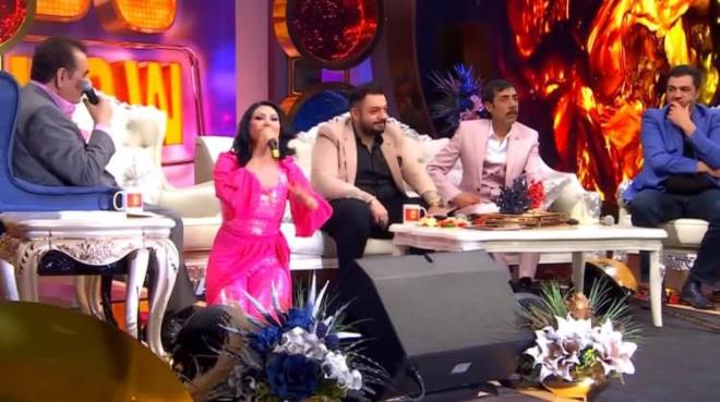 Show TV ekranlarnda her aramba saat 20.00'de izleyiciyle buluan bo Show'un son blmne Hseyin At, Ankaral Turgut, Aye Diner ve Ankaral Cokun konuk oldu.