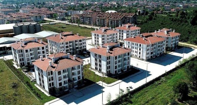 GELR 10 BN GEMEYECEK    evre, ehircilik ve klim Deiiklii Bakanl nclnde TOK eliyle yaplacak konutlardan yararlanmak isteyen vatandalarn hane halk geliri net 10 bin TL'den fazla olmayacak. Bu rakam stanbul iin 11 bin 500 TL olarak uygulanacak.