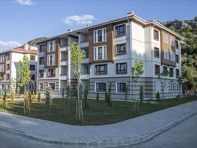 Engelli vatandalara konut saysnn yzde 5'i kadar kontenjan ayrlacak ve hak sahipleri kura ile belirlenecek. Emekli vatandalara konut saysnn yzde 25'i kadar kontenjan ayrlacak.