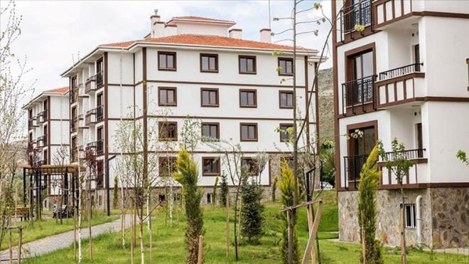 ehit aileleri, harp ve vazife malulleri ile dul ve yetimlerine kuraya girmeden konut alma hakk tannacak, ancak bu kiilerin konutlar ncelikli olarak kura ile belirlenecek.