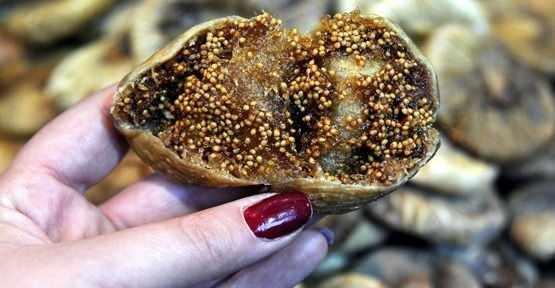 Baz reticiler incirdeki siyahlamay gidermek, inciri beyazlatmak, albenisini artrmak amacyla yasal olmayan bu uygulamay yapyor. Maddi deeri dk olan esmer renkli incirleri beyazlatp daha kaliteliymi gibi gsteriyorlar.