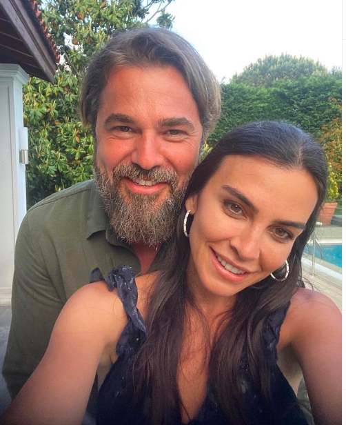 'Barbaroslar Akdeniz?in Klc' dizisine veda eden Engin Altan Dzyatan, nceki gn stanbul Havaliman?nda elinde koltuk denekleriyle grntlendi. Yrmekte glk eken nl oyuncu, salk durumu hakknda bilgi verirken, "Oyunculuu brakt" ekilndeki iddialara da aklk getirdi.