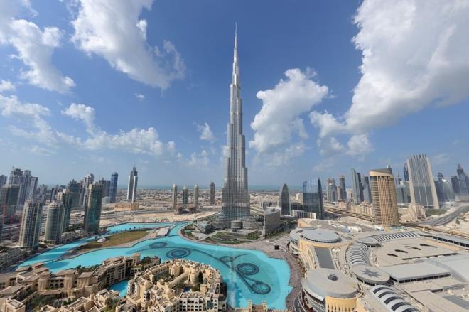 830 metre yksekliinde olan Burj Khalifa, 2004 ylnda ina edildiinden bu yana dnyann en yksek binas oldu. Ancak Dubai'nin devasa binas, bu hafta Dnya'nn yanndan geecek olan bir asteroidin yannda kk kalyor.