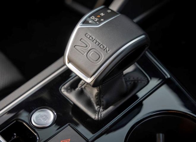 Volkwagen Touareg Edition 20, Almanya?da 77.530 euroluk balang fiyatyla sata sunulacak.