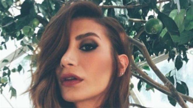 arkc rem Derici, kardei Cemre Derici ile ocukken ekildikleri fotoraflarn Instagram'da paylat.