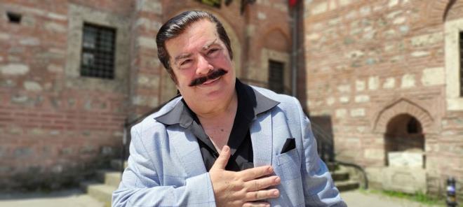 Usta sanatya benzetilmekten olduka memnun olan Budak'n tek istedii Orhan Gencebay'la bir araya gelmek.