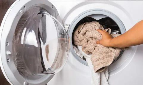 Ceplerimize sk sk bir eyler koyarz ve kyafetimizi makineye atmadan nce koyduklarmz cepte unutabilme ihtimalimiz ok yksektir. Bu durumlardan kanmak iin bir kavanoz aln ve amar makinenizin yanna koyun. Kavanozu grdnzde cebinizi kontrol etmeniz gerektiini hatrlayacaksnz